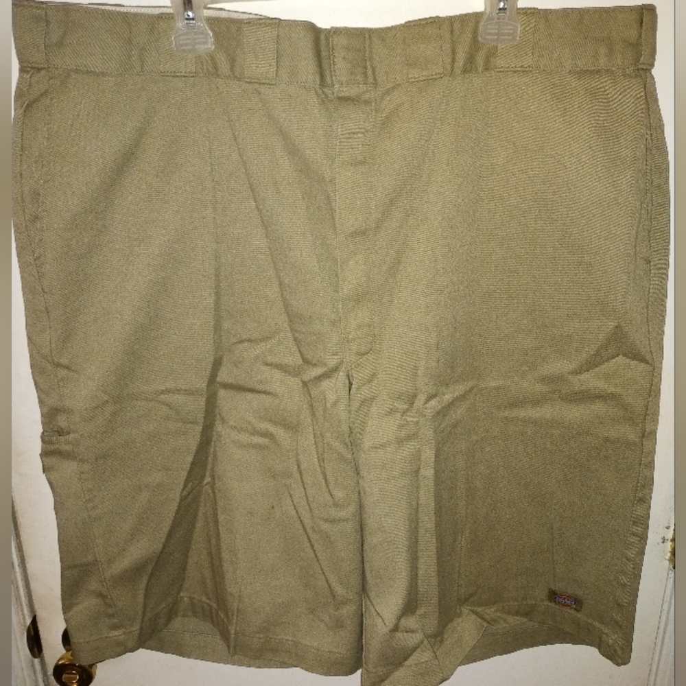 Men's Dickies Shorts. Size 46. Beige